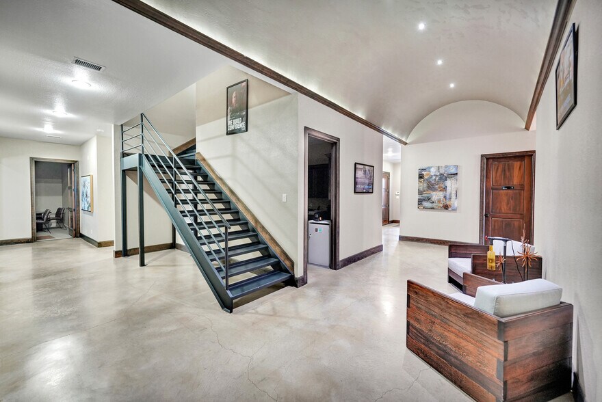 More Photos Of 4313 N County Rd W, Odessa Office For Sale