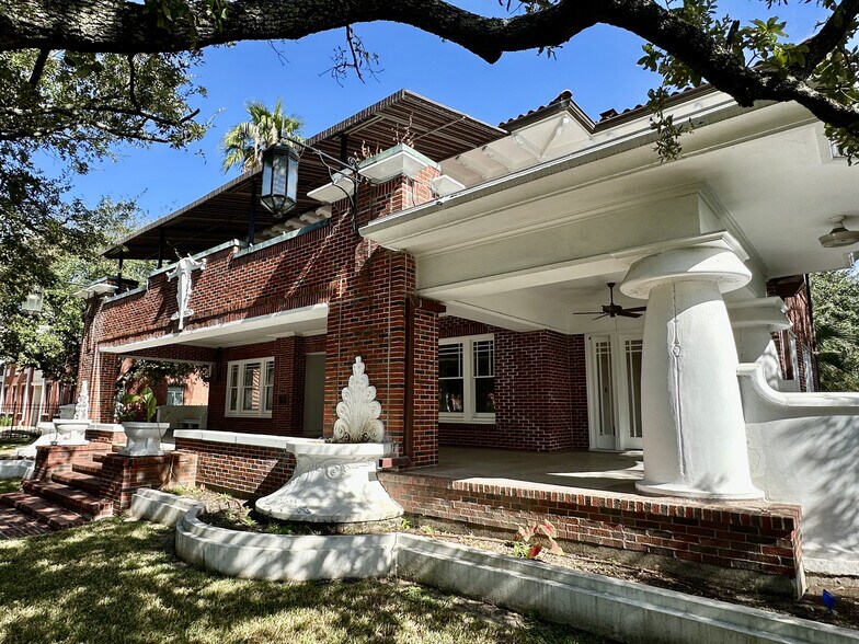 Primary Photo Of 4515 Yoakum Blvd, Houston Office For Sale