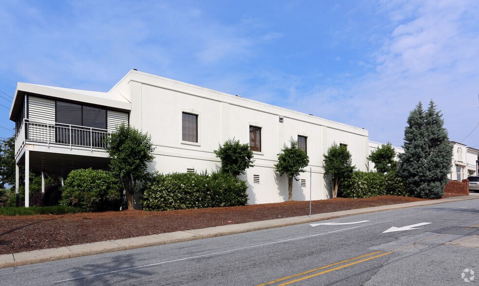 Primary Photo Of 116 Lindsay St, High Point Freestanding For Sale