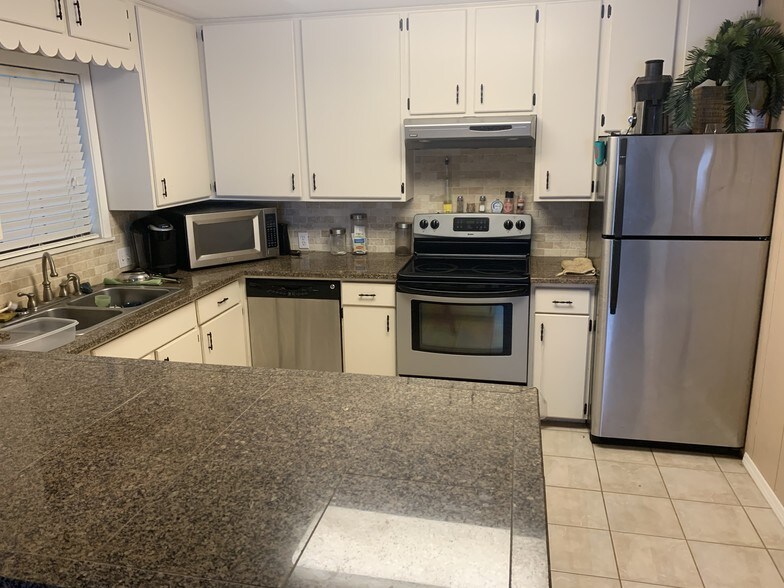 More Photos Of 1144 S Port Dr, Port Mansfield Hotel For Sale