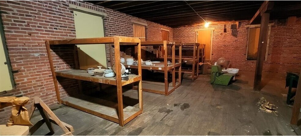 More Photos Of 512 Monroe st, Iola Loft Creative Space For Sale