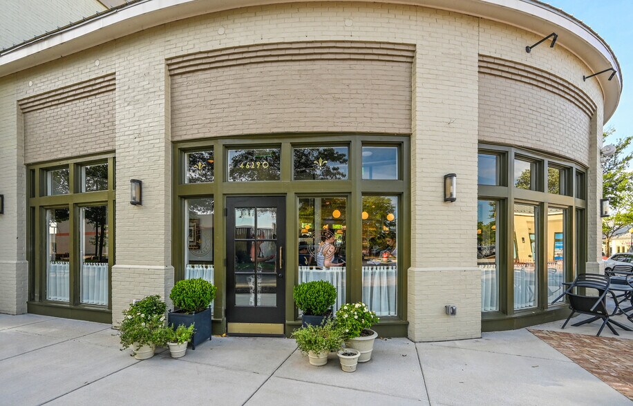 More Photos Of 21050 Southbank St, Sterling Unknown For Lease