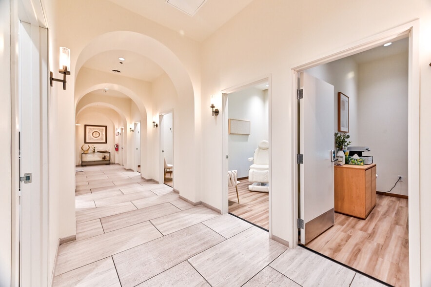 More Photos Of 5770 S Durango Dr, Las Vegas Medical For Sale