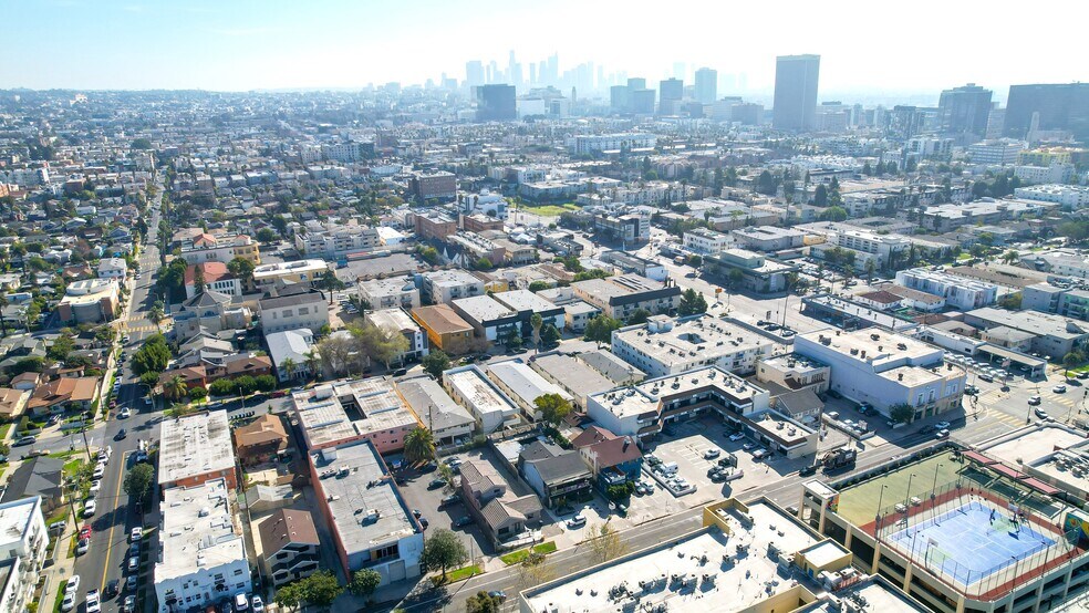 More Photos Of 228 S Oxford Ave, Los Angeles General Retail For Sale