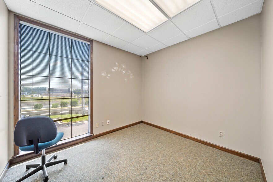 More Photos Of 2417 E Skelly Dr, Tulsa Office For Sale