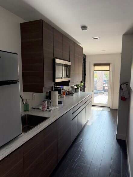 More Photos Of 390 E Walnut St, Pasadena Office For Lease