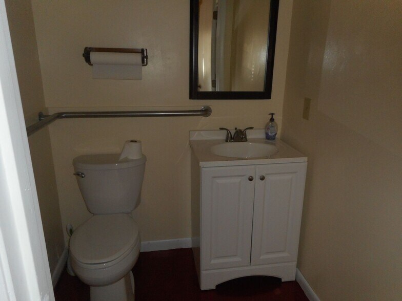More Photos Of 4371 Charlotte Hwy, Clover Office For Sale