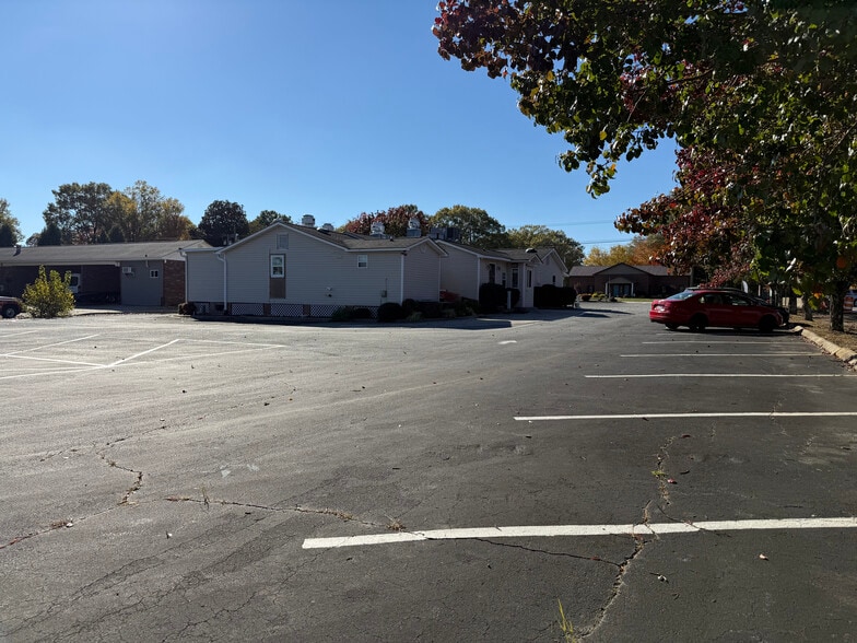 More Photos Of 1013 S Main St, Landis Restaurant For Sale