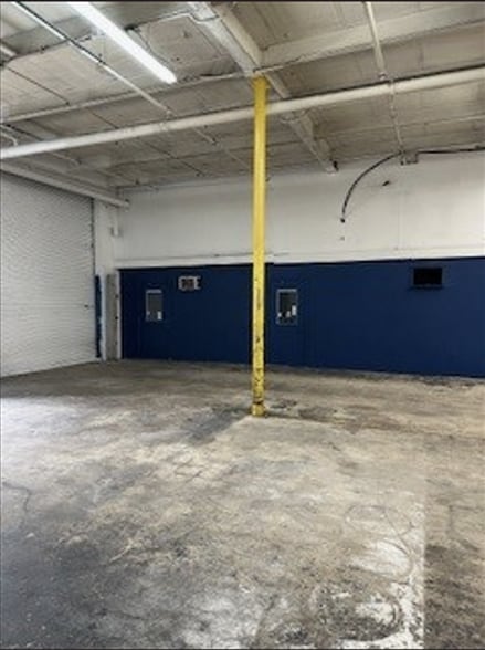 More Photos Of 2751-2755 NW 75th St, Miami Warehouse For Lease
