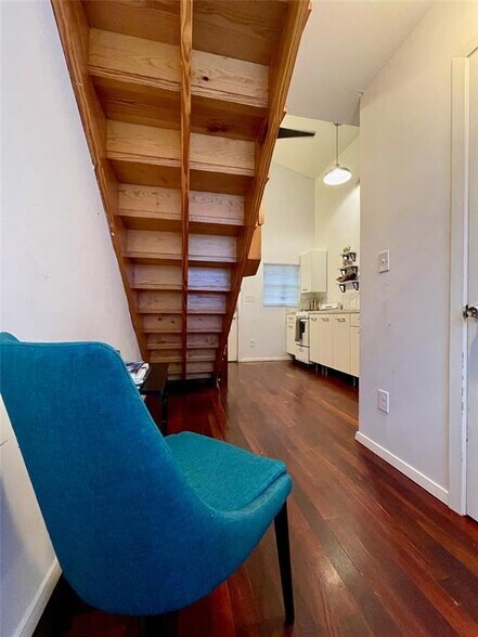 More Photos Of 1148 Northwestern Ave, Austin Specialty For Sale