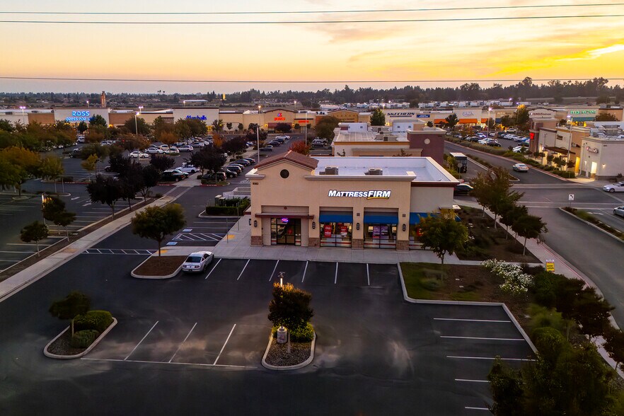 More Photos Of 6563 N Riverside Dr, Fresno General Retail For Sale