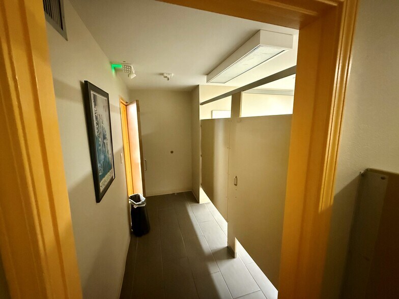 More Photos Of 1011 W Garden St, Pensacola Office For Sale