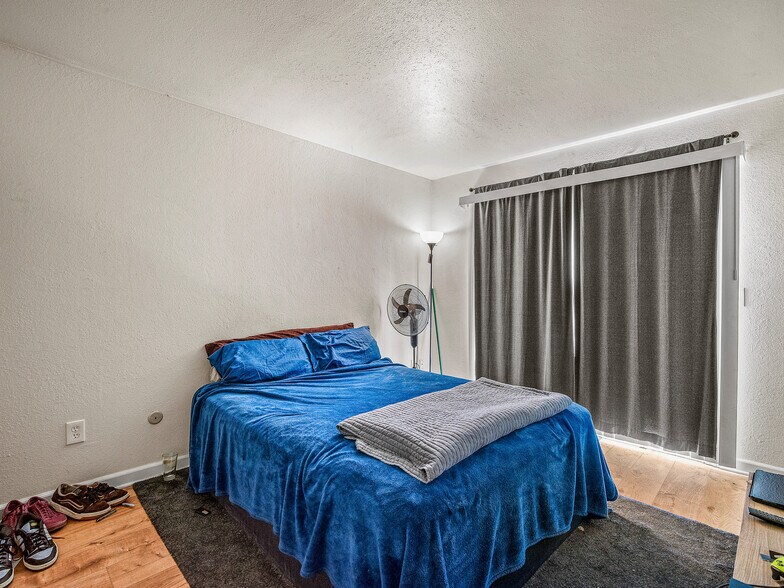 More Photos Of 718 13th St, Sacramento Multifamily For Sale
