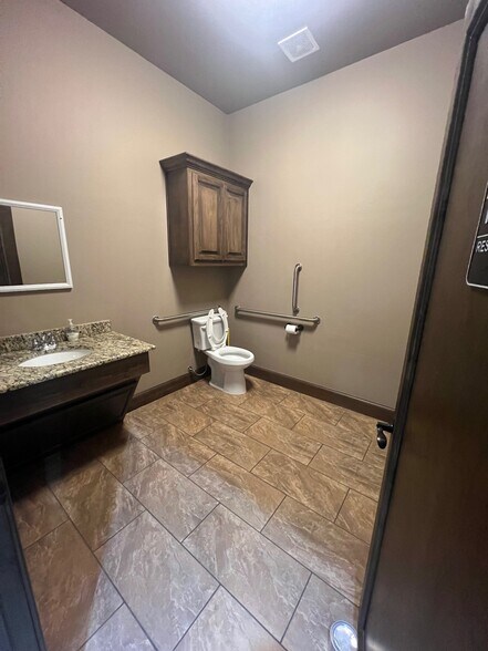 More Photos Of 13310 Eastern ave, Edmond Medical For Sale