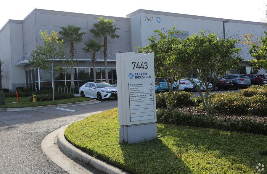 More Photos Of 7443 Emerald Dunes Dr, Orlando Distribution For Lease
