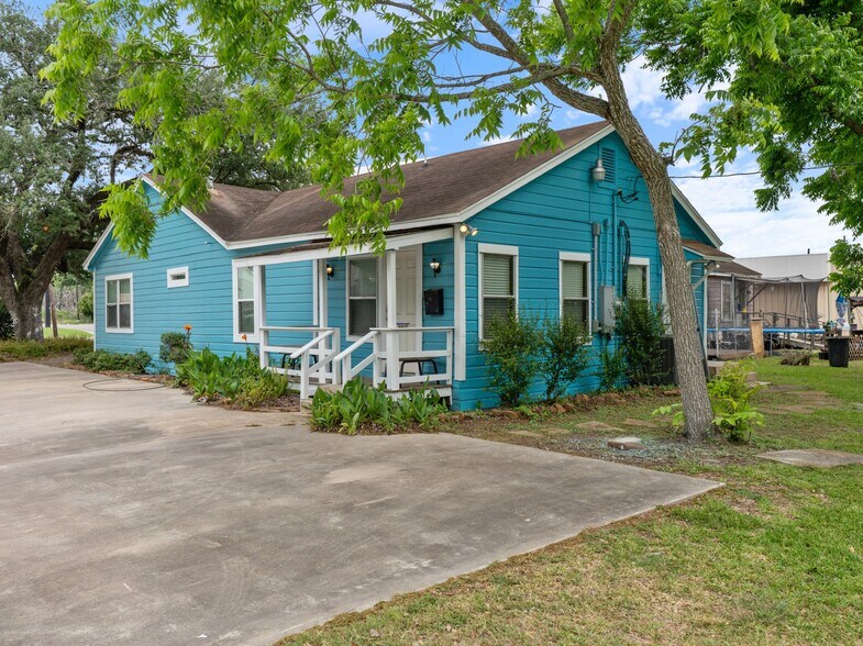 More Photos Of 3021 Avenue F, Bay City Multifamily For Sale