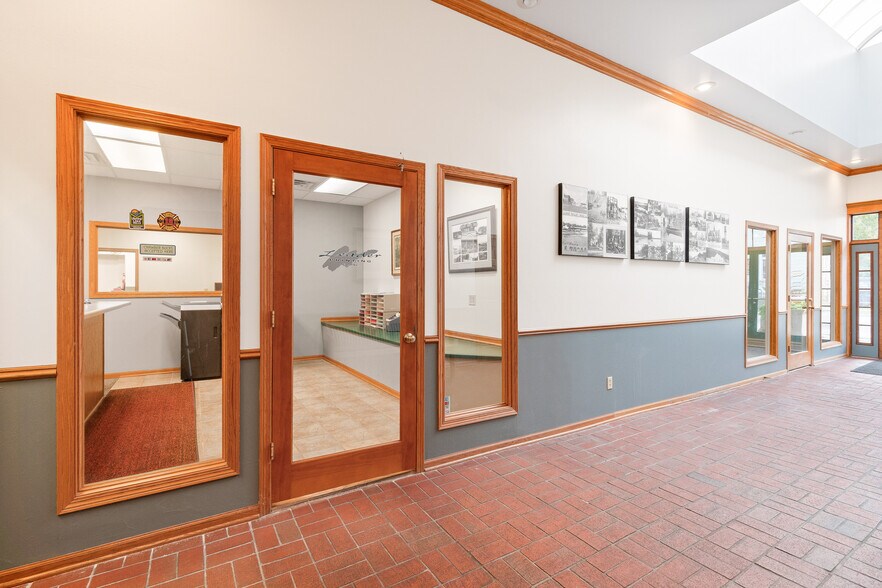 More Photos Of 316 N Main St, Lake Mills Office For Sale