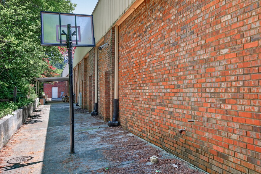 More Photos Of 3005 Lenora Church Rd, Snellville Office For Sale