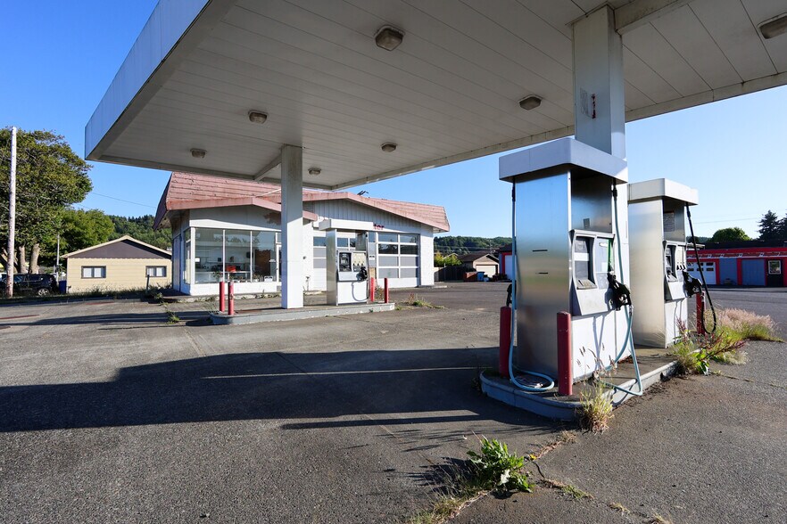 More Photos Of 2118 Winchester Ave, Reedsport Convenience Store For Sale