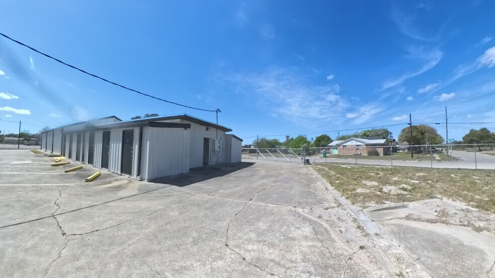 More Photos Of 530 W Cleveland Blvd, Aransas Pass Self Storage For Sale