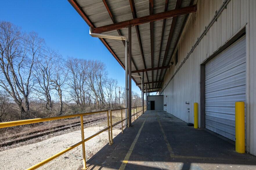 More Photos Of 108 Summer Ct, Georgetown Warehouse For Lease