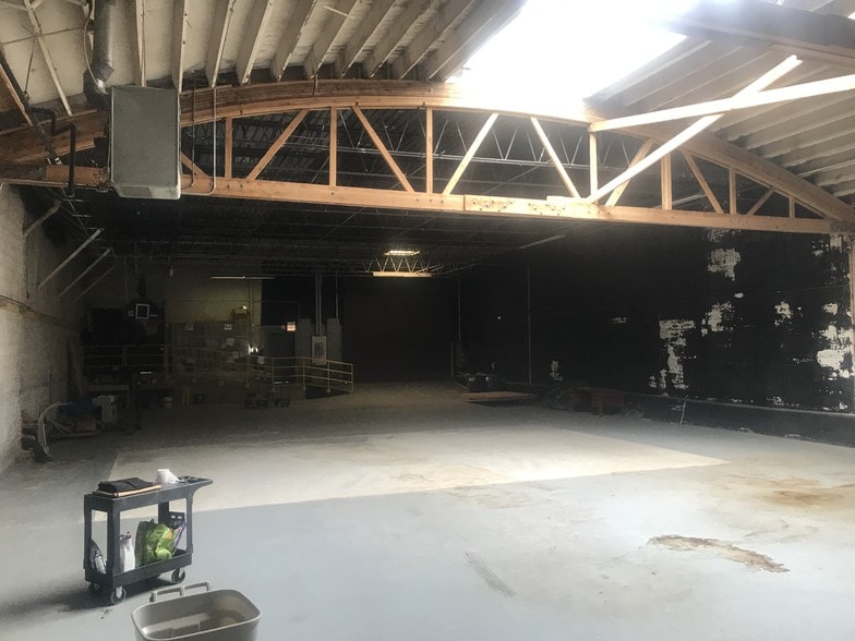 More Photos Of 222 Lake St, Oak Park Flex For Sale