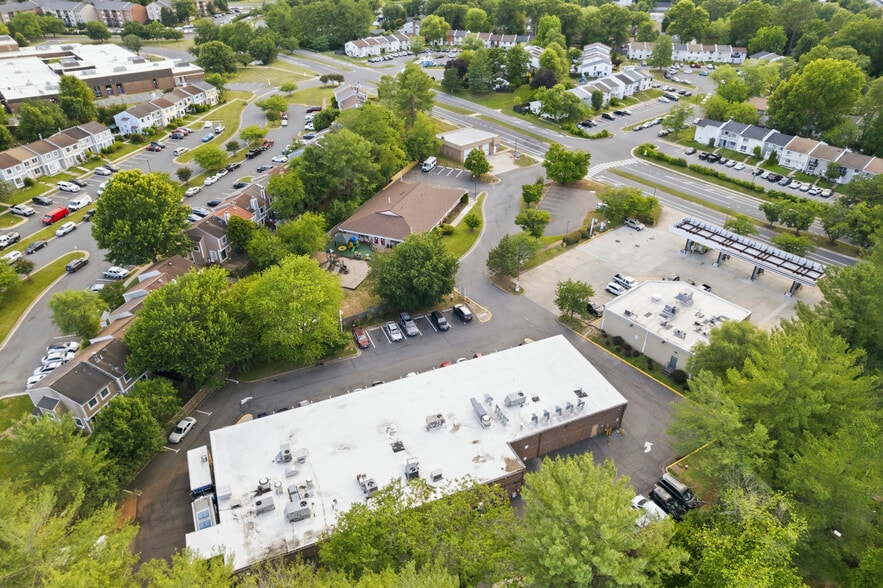 More Photos Of 83 Sugarland Run Dr, Sterling Daycare Center For Lease