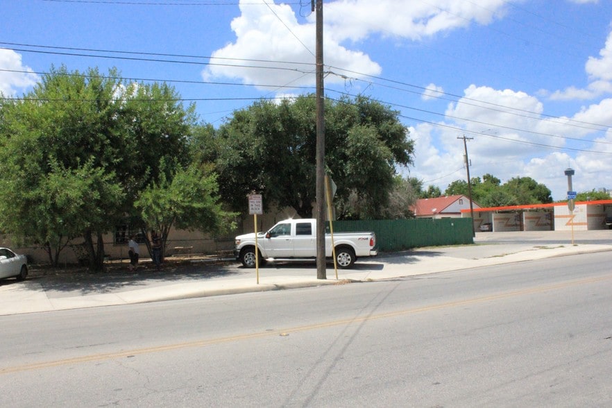 More Photos Of 1405 S Hackberry, San Antonio Assisted Living For Sale