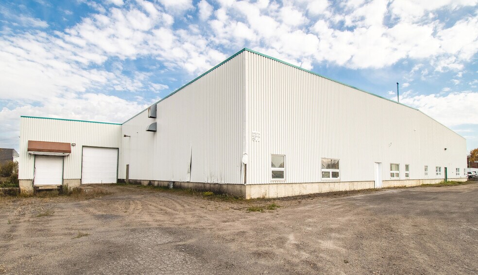More Photos Of 121 Rue De Naples, Saint-Augustin-de-Desmaures Warehouse For Lease