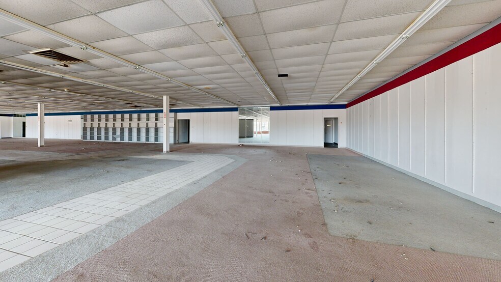 More Photos Of 1900 E Cherokee Ave, Sallisaw Storefront For Sale