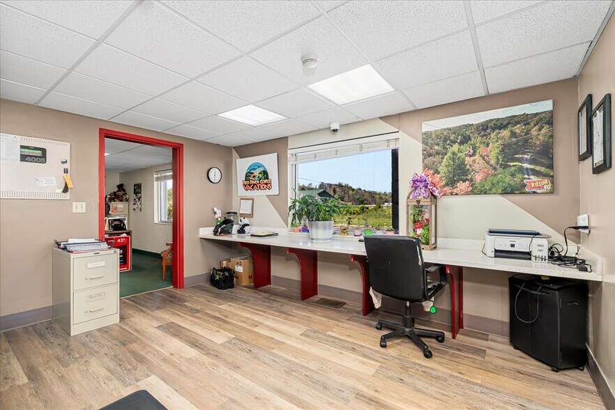 More Photos Of 182 Quillen Chapel Service Rd, Campton Hotel For Sale