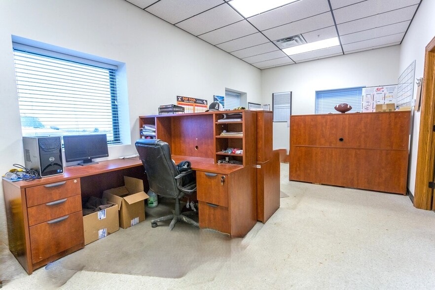 More Photos Of 8560 Delta Dr, Casper Warehouse For Lease