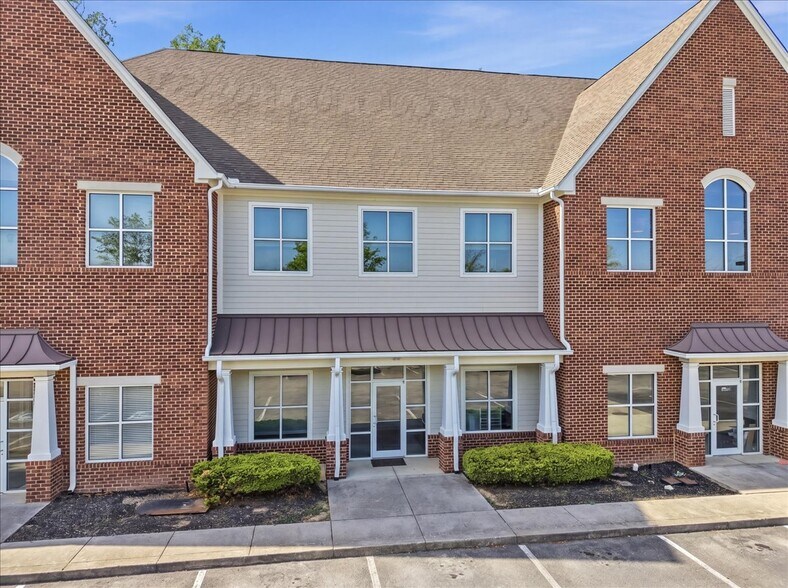 More Photos Of 1750 Commons Point Dr, Knoxville Medical For Lease