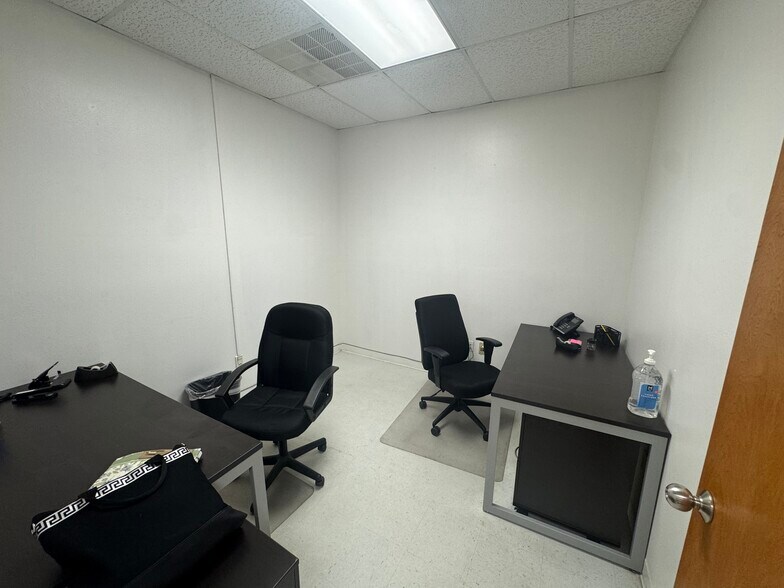 More Photos Of 5713 Springfield Ave, Laredo Office For Lease