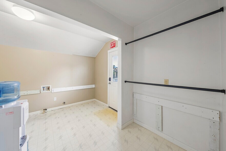 More Photos Of 143 S Main St, Phoenix Office For Sale