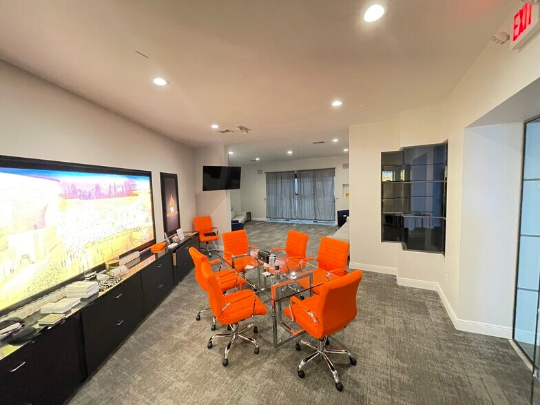 More Photos Of 920 SW 2nd Pl, Pompano Beach Showroom For Lease
