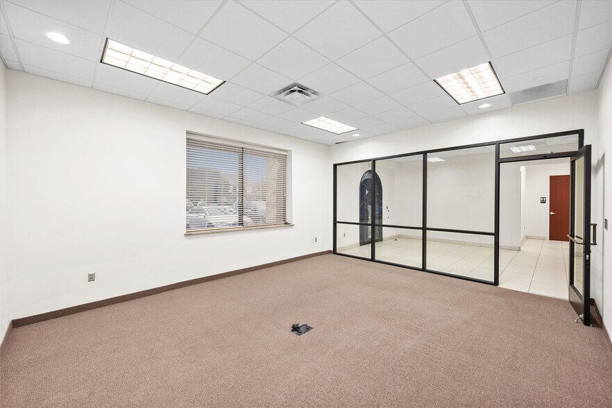More Photos Of 820 Central Dr, Colleyville Office For Sale