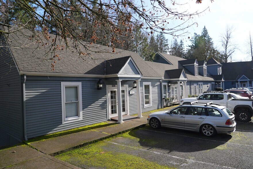 More Photos Of 15110 SW Boones Ferry Rd, Lake Oswego Office For Sale