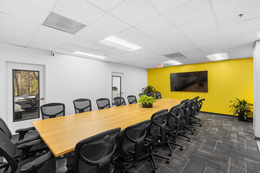 More Photos Of 7751 Belfort Pky, Jacksonville Office For Sale