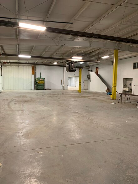 More Photos Of 3146 Market St, Green Bay Warehouse For Sale