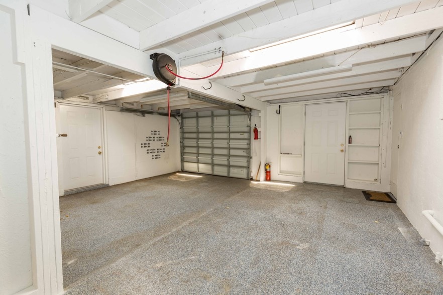 More Photos Of 4498 49th St N, Saint Petersburg Office For Sale