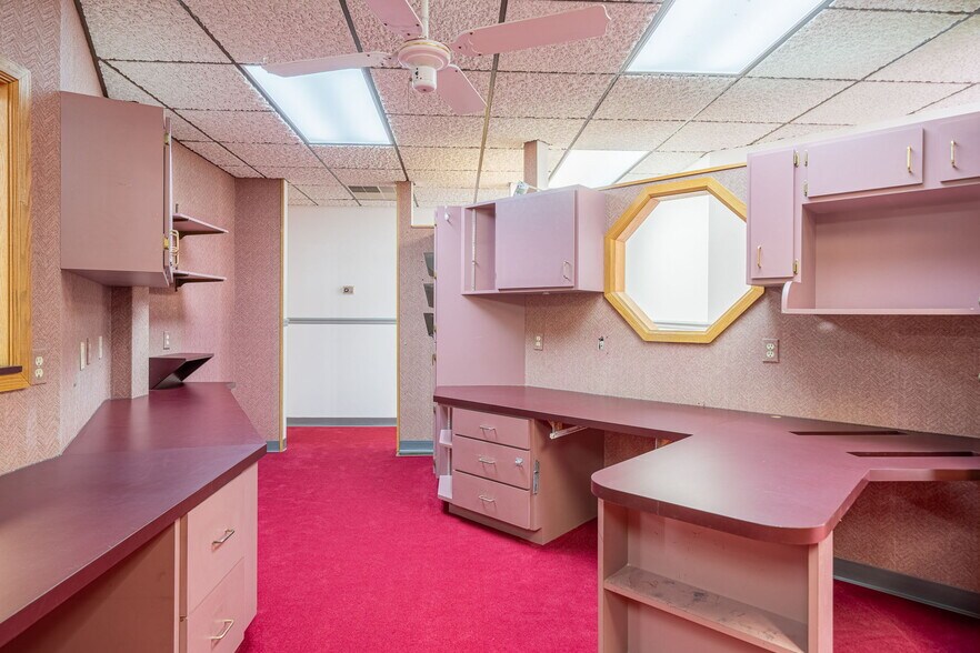 More Photos Of 1080 Caroline Dr, Washington Office For Sale