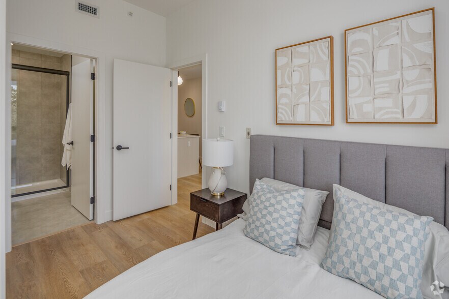 More Photos Of 612 Constance Av, Esquimalt Apartments For Lease