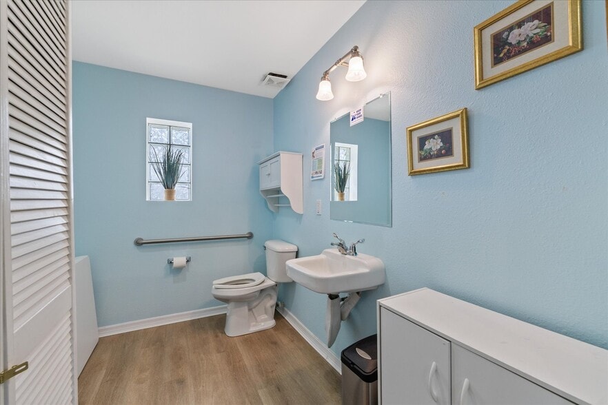 More Photos Of 6511 Main St, New Port Richey Office For Sale