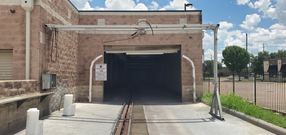 More Photos Of 2030 Highway 6 S, Houston Carwash For Sale