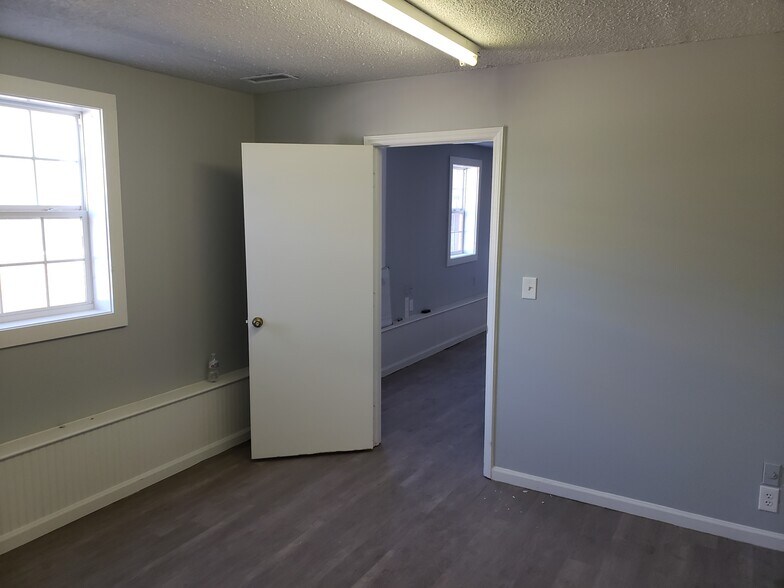 More Photos Of 601 Cook St, Wendell Warehouse For Lease