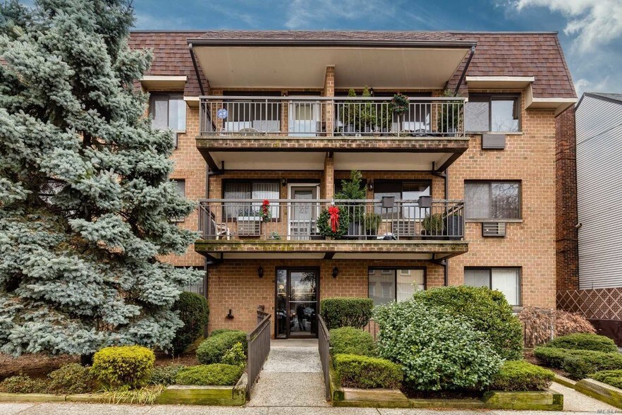 More Photos Of 5926 Bleecker St, Ridgewood Medical For Sale