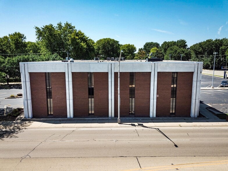 More Photos Of 300 First Ave, Rock Falls Bank For Lease