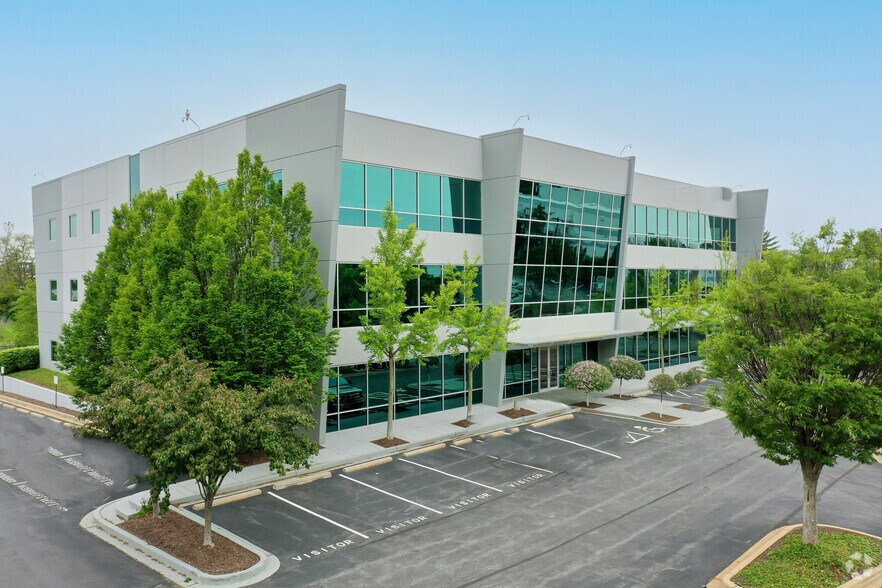 More Photos Of 2127 Innerbelt Business Center Dr, Overland Office For Lease