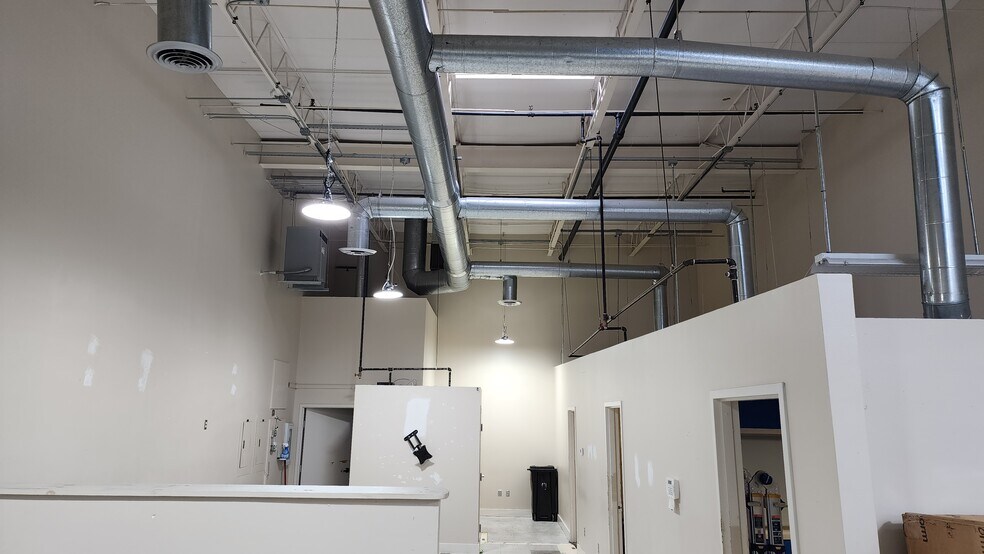 More Photos Of 1425 Ellsworth Industrial Dr, Atlanta General Retail For Lease